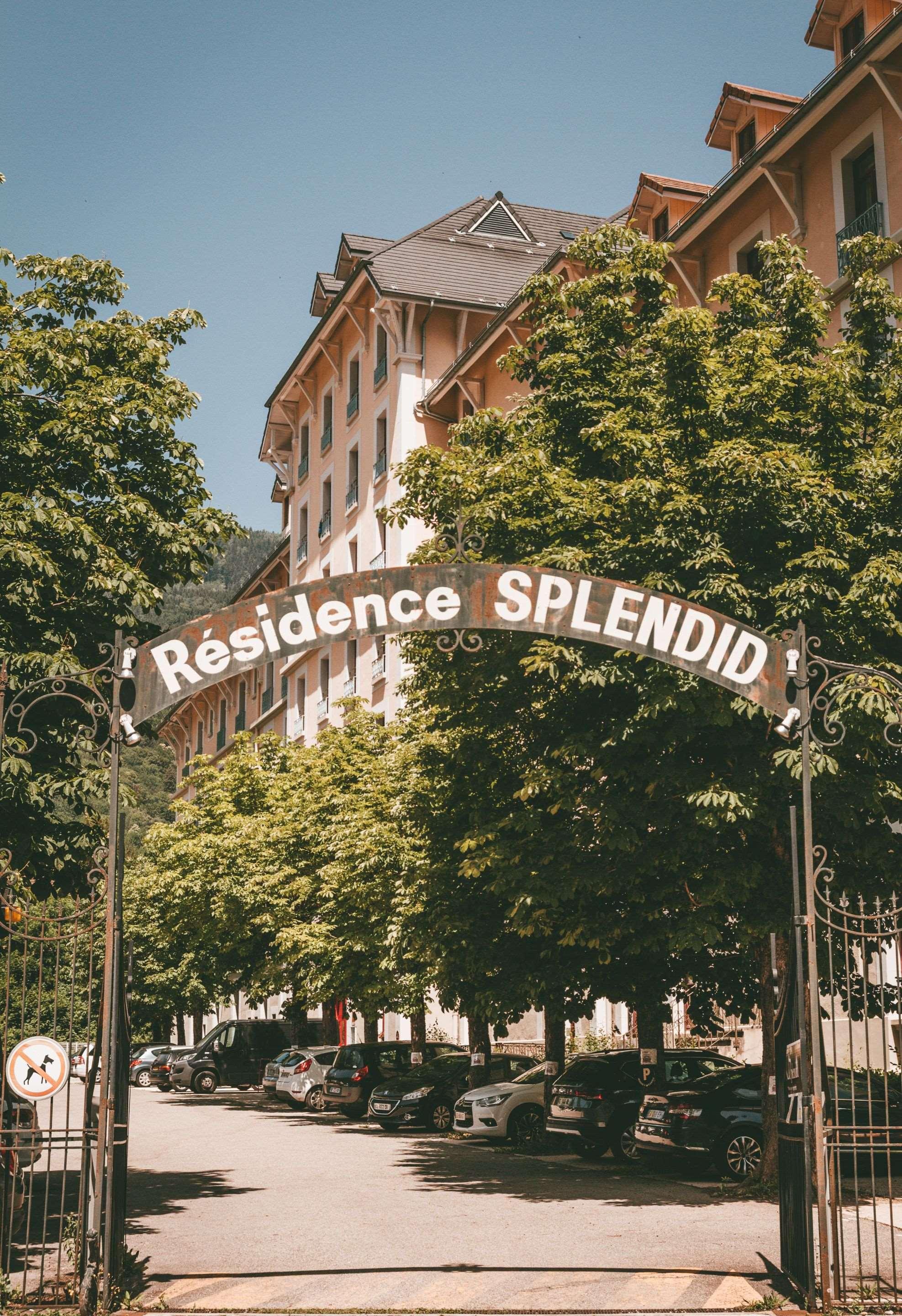 Terres De France - Appart'Hotel Le Splendid Allevard Exteriér fotografie
