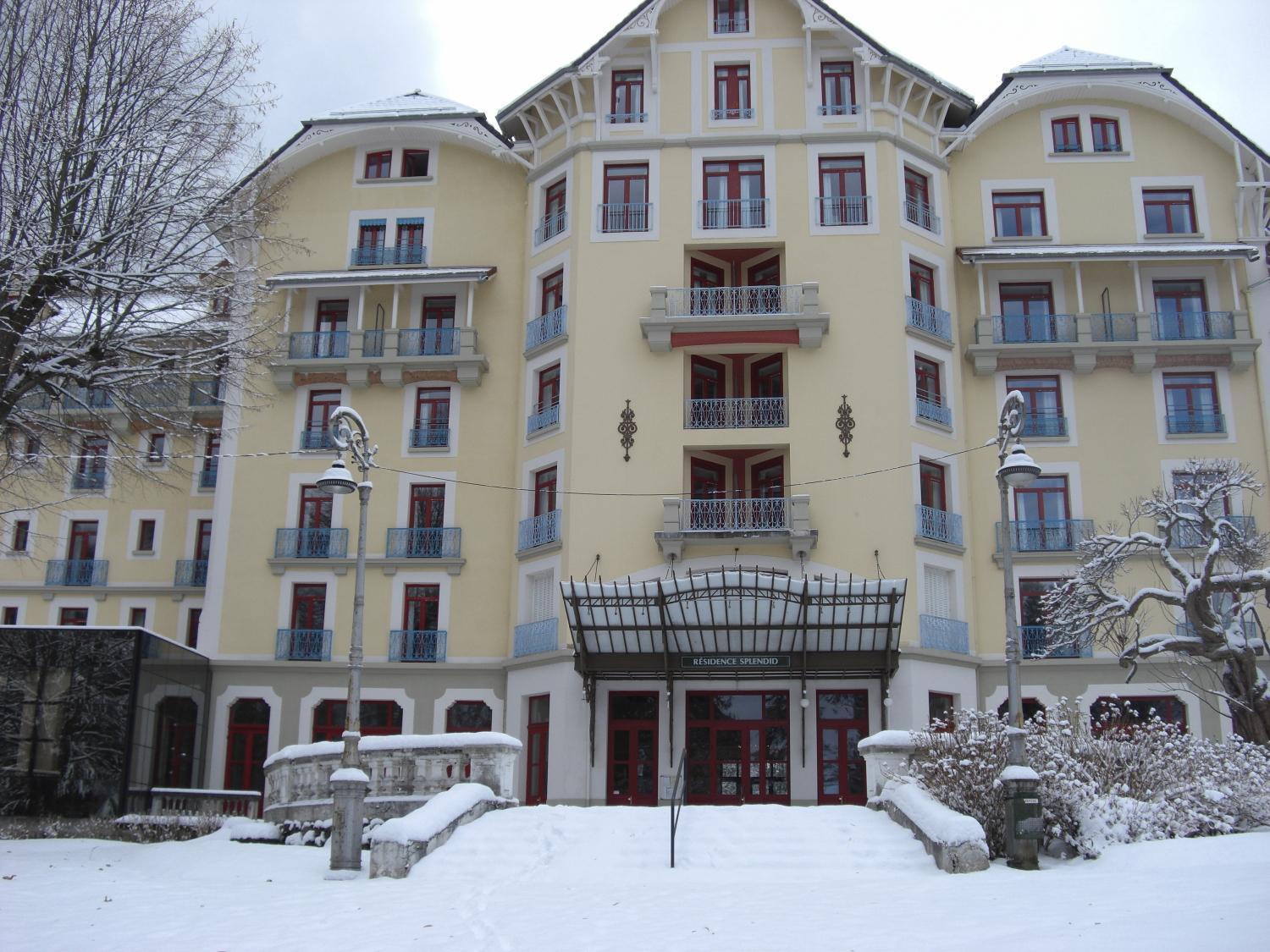 Terres De France - Appart'Hotel Le Splendid Allevard Exteriér fotografie