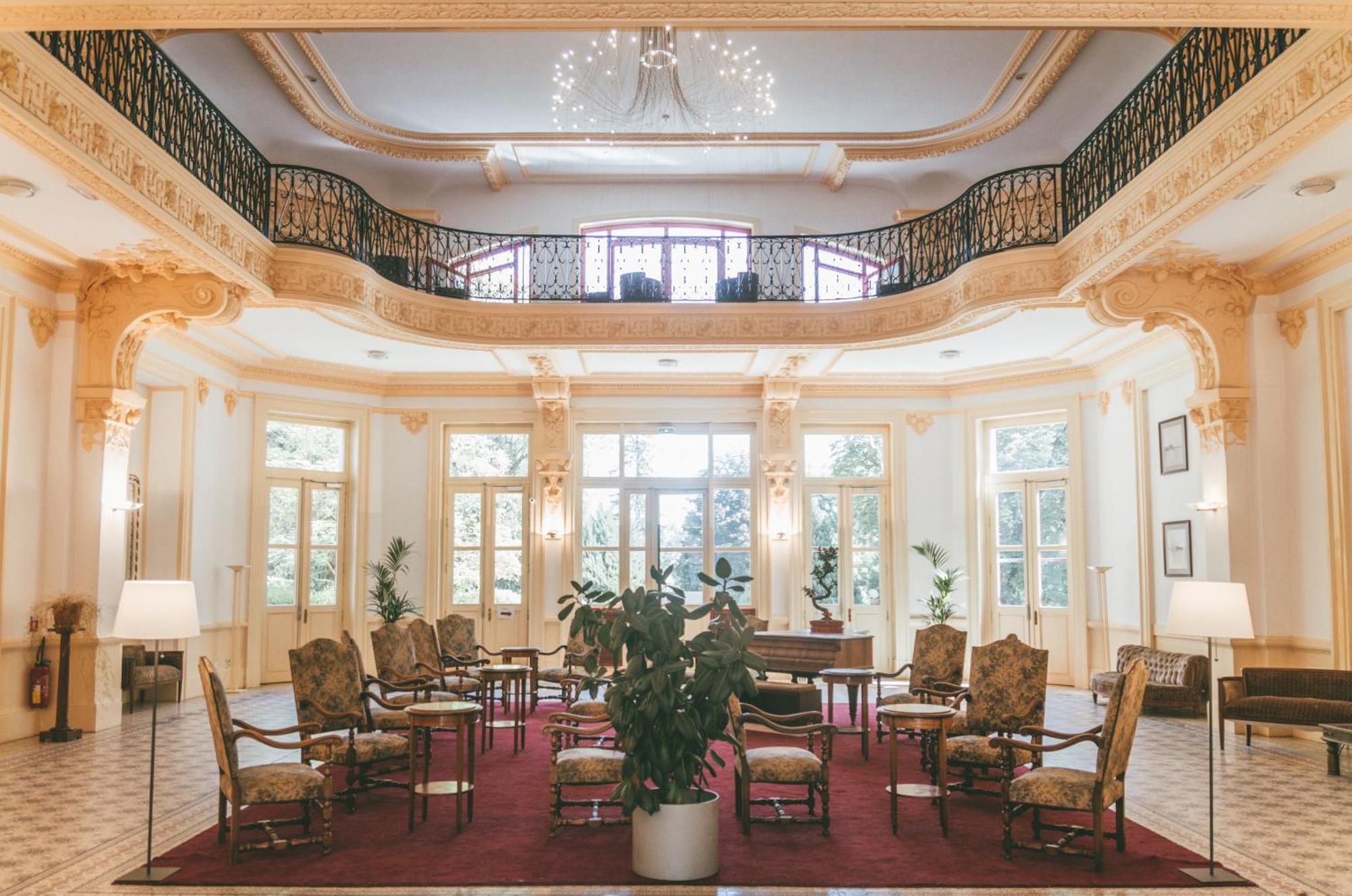 Terres De France - Appart'Hotel Le Splendid Allevard Exteriér fotografie
