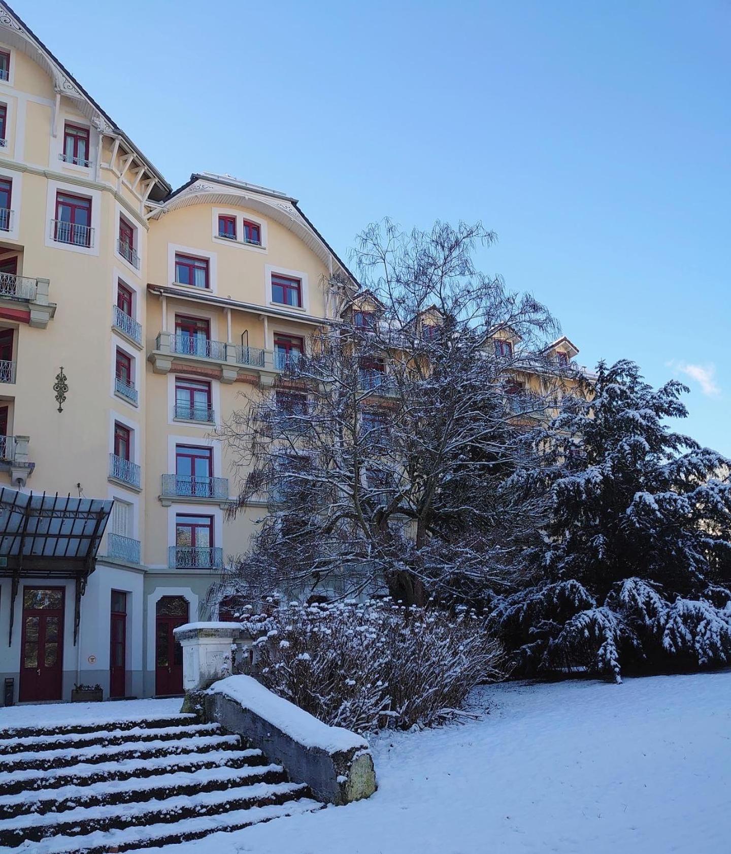 Terres De France - Appart'Hotel Le Splendid Allevard Exteriér fotografie