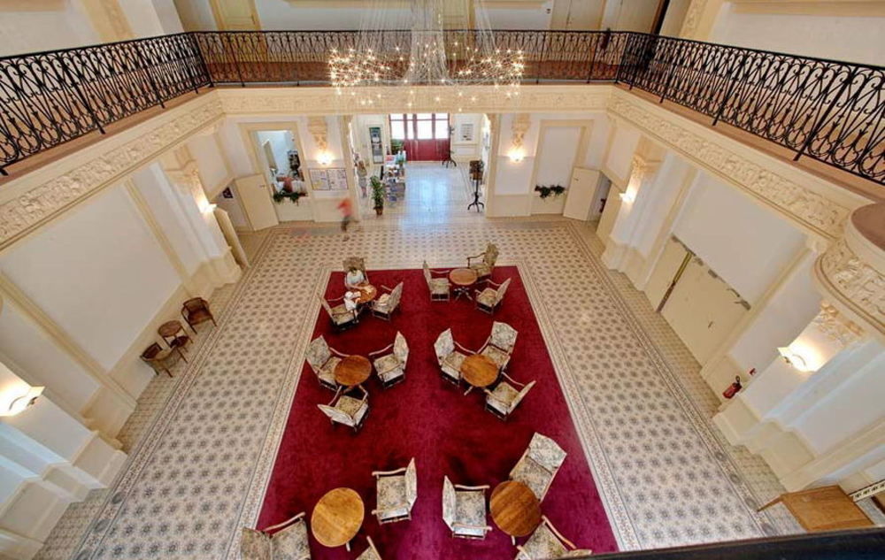 Terres De France - Appart'Hotel Le Splendid Allevard Exteriér fotografie