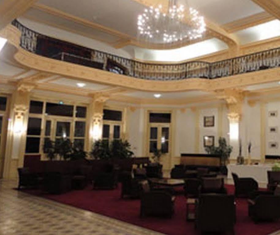 Terres De France - Appart'Hotel Le Splendid Allevard Exteriér fotografie